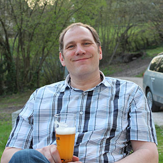 Alex mit Bierglas